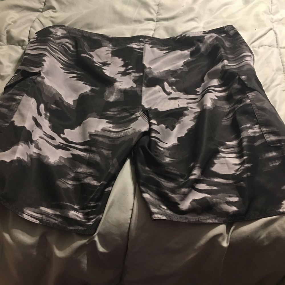 Quicksilver hybrid shorts size 40